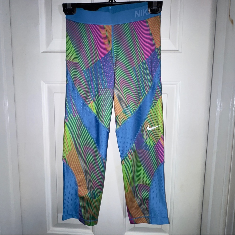 Nike Pro Womens Hypercool  Capri Leggings Small. Colorful Blue Pink.